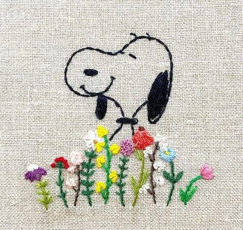 Peanuts Embroidery, Embroider Ideas, Snoopy Pictures, Snoop Dog, 자수 디자인, Sewing Embroidery Designs, Hand Embroidery Art, Hand Embroidery Design, Dec 30