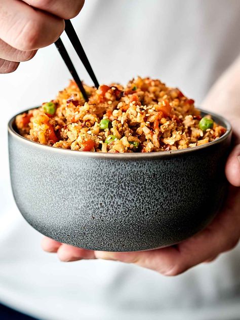 This ground turkey fried rice is a healthier twist on a take out classic! Leftover brown rice is mixed with a few veggies, extra lean ground turkey, spices, soy sauce, rice vinegar, hoisin, chili garlic sauce, and more! showmetheyummy.com #healthy #friedrice Ground Turkey Fried Rice, Leftover Brown Rice, Turkey Fried Rice, Turkey Ground, Brown Rice Cooking, Ground Turkey Recipes Easy, Soy Sauce Rice, Turkey Spices, Ground Turkey Recipes Healthy