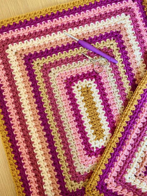 Crochet Bunny Blanket, Crochet Swirl, Granny Rectangle, Easy Crochet Blanket Pattern, Crochet Patchwork Blanket, Crochet A Blanket, Crochet Wallet, Crochet Square Blanket, Bunny Blanket