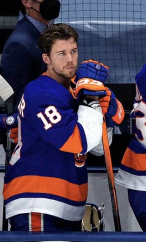 Tito Beauvillier, New York Islanders Wallpaper, Cute Hockey Players, Anthony Beauvillier, Ny Islanders, Boys Hockey, Hockey Guys, Hockey Pictures, Smart Casual Menswear