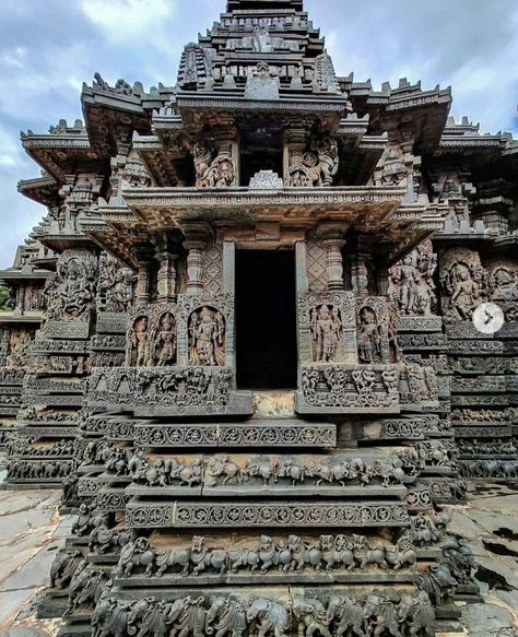 Hoysaleswara Temple, Twin Temple, India Places, Hindu Culture, Tibetan Art, Hindu Temple, Angkor Wat, Angkor, Greek Gods