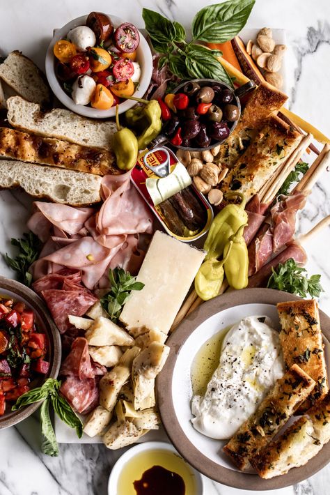 Antipasto Platter - Cooking with Cocktail Rings Labor Day Food Ideas, Labor Day Food, Antipasti Platter, Platter Food, Italian Antipasto, Italian Dinner Party, Kacang Tanah, Antipasto Platter, Italian Appetizers