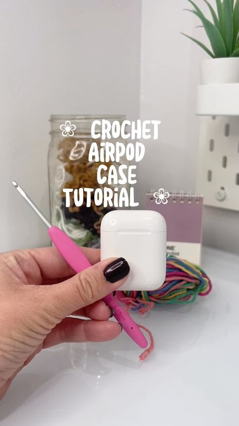 Instagram Crochet Projects For Beginners, Crochet Tutorial Pattern, Crochet Case, Beginner Crochet Tutorial, Quick Crochet Patterns, Crochet Business, Crochet Design Pattern, Beginner Crochet Projects, Crochet Handbags Patterns