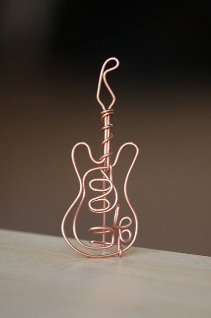 copper wire guitar sculpture | www.bluewaikiki.com | www.bluewaikiki.com | Flickr Wire Guitar, Guitar Sculpture, Copper Wire Crafts, Copper Wire Art, Wire Ornaments, Wire Art Sculpture, Wire Jewelery, Bijoux Fil Aluminium, Wire Jewelry Designs