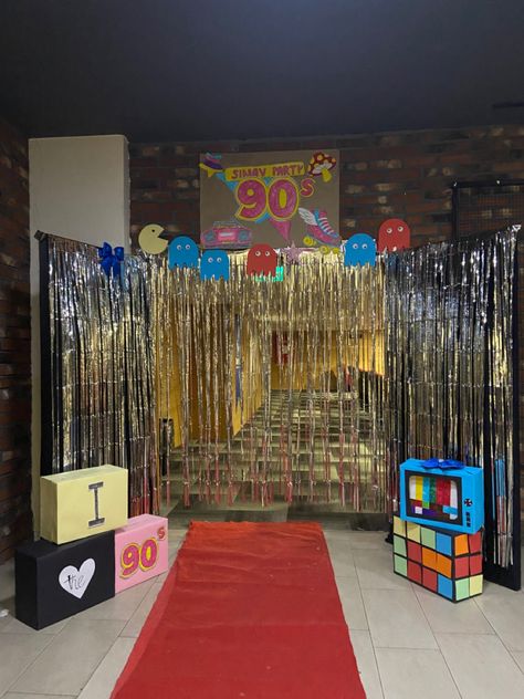 80s Graduation Party, 90s Decorations Party, 80s Decorations Party, 1990s Birthday Party Theme, Diy 80s Party Decorations, 90s Birthday Party Theme For Adults, Event Showroom, Retro Theme Party Decoration, Old School Party