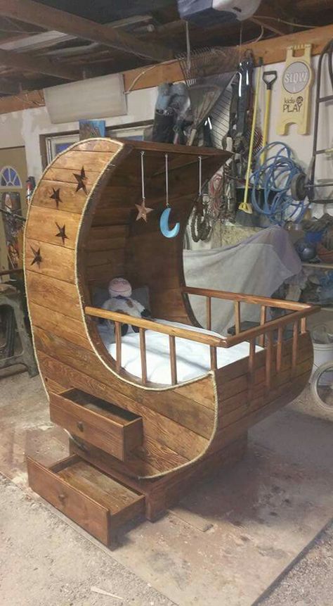 Adorable Moon Cradle, Baby Cradle Plans, Moon Crib, Unique Cribs, Rocking Bassinet, Diy Newborn Photography, Diy Photography Props, Photo Props Diy, Doll Cradle