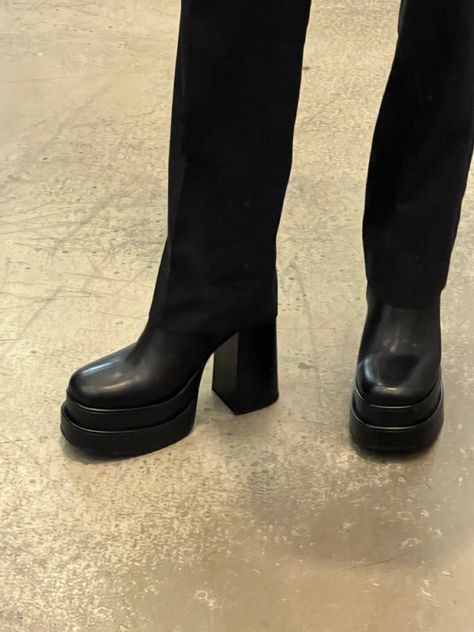 Steve madden black cobra platform heels Steve Madden Cobra Boots Outfit, Cobra Steve Madden, Cobra Boots Outfit, Steven Madden Boots Outfit, Steve Madden Cobra Boots, Steve Madden Heels Outfit, Platform Boots Aesthetic, Steve Madden Boots Outfit, Steve Madden Platform Boots