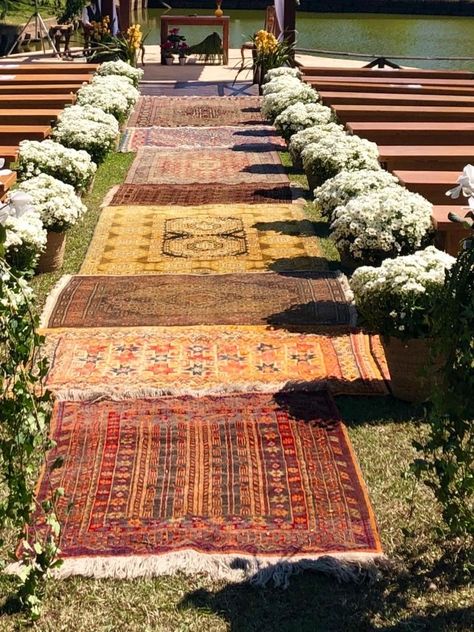 Boho Outdoor Ceremony, Boho Outdoor Wedding Ideas, Boho Wedding Cheap, Bohemian Summer Wedding, Low Budget Boho Wedding, Wedding Aisle With Rugs, Boho Wedding Rugs, Vintage Wedding Alter, Thrift Store Wedding Ideas