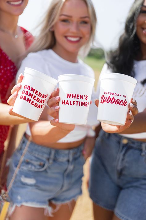 Georgia Tailgate, Tailgate Essentials, Football Girlfriend, Texas Football, Stadium Cups, College Shirts, Custom Cups, Party People, Gameday Outfit