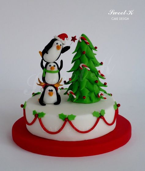 Penguins of christmas - by Karla (Sweet K) @ CakesDecor.com - cake decorating website Jul Kaka, Winter Torte, Penguin Cakes, Christmas Cake Designs, Christmas Cake Topper, Torte Cupcake, Christmas Cake Decorations, Xmas Cake, Winter Cake