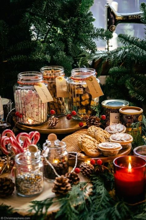 67 Hot Chocolate Station Ideas That Will seriously Warm Up Your Winter! — Smartblend Wedding Cocoa Bar, Hot Chocolate Bar At Home, Hot Chocolate Bar Decor, Christmas Hot Chocolate Station, Hot Chocolate Bar Party, Christmas Hot Chocolate Bar, Hot Chocolate Toppings, Hot Chocolate Station, Hot Chocolate Party