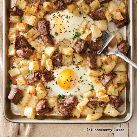 Steak Breakfast Casserole, Steak Breakfast Ideas, Breakfast Steak And Eggs, Gooseberry Patch Recipes, Sheet Pan Steak, Steak Eggs, Delicious Food Image, Steak Breakfast, Hungry Eyes