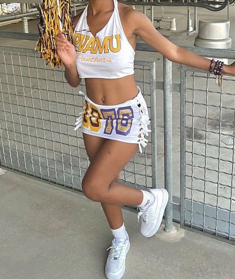 Football Girlfriend, College Gameday Outfits, Tailgate Shirt, Fair Outfits, Miami Outfits, Tailgate Outfit, Football Game Outfit, Homecoming Outfits, Cute Lazy Day Outfits