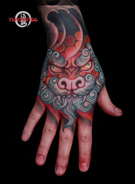 Yushitattoo Seoul. Foo Dog Tattoo Design, Japanese Hand Tattoos, Foo Dog Tattoo, Fu Dog, Body Suit Tattoo, Asian Tattoos, Japanese Sleeve Tattoos, Japan Tattoo, Japanese Tattoo Designs