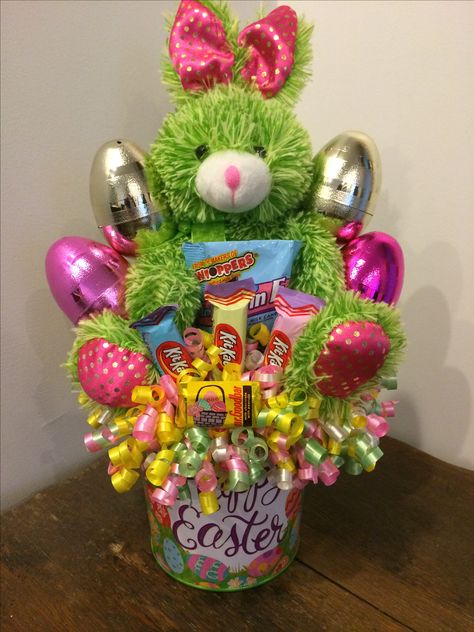 Easter Candy Bouquet Diy, Easter Baskets To Sell, Easter Baskets Ideas, Easter Candy Bouquet, Homemade Easter Baskets, Unique Easter Baskets, Easter Bouquet, Creative Easter Baskets, Easter Crafts Preschool