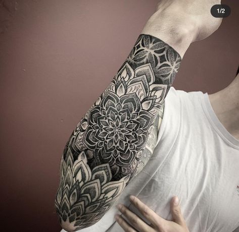 Mandala Tattoo Mann, Mandala Arm Tattoos, Mandala Tattoo Men, Geometric Tattoo Sleeve Designs, Mandala Tattoo Sleeve, Geometric Mandala Tattoo, Geometric Sleeve Tattoo, Forearm Band Tattoos, Yakuza Tattoo