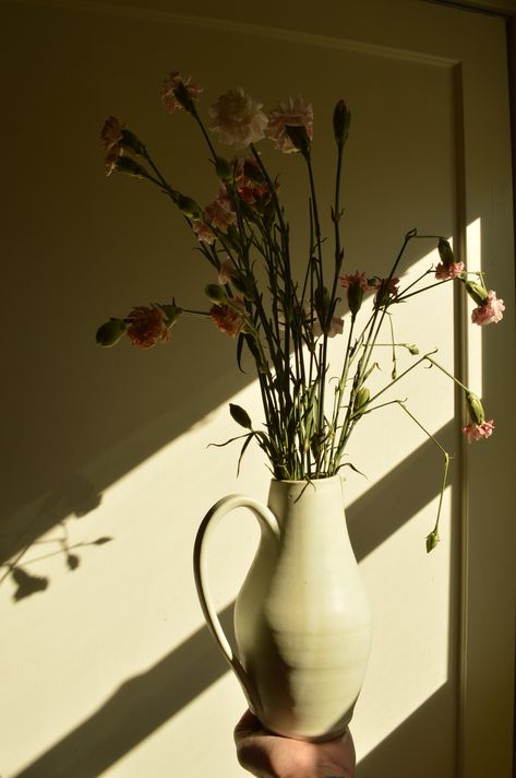 Flowers In Pitcher, Ceramic Water Pitcher, Pitcher Tattoo, Vintage Pots, Vase For Flowers, Rustic Vase, Pitcher Vase, Water Pitcher, Water Pitchers