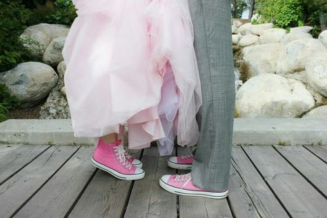 Converse At Prom, Wlw Prom, Couples Converse, Matching Converse, Prom Nail Ideas, Couple Prom, Prom Aesthetic, Cool Converse, Dress With Converse