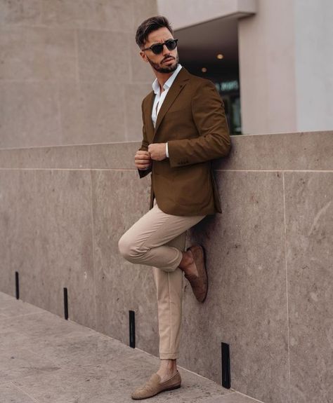 Brown Blazer Outfit Men, Brown Blazer Men, Mens Suit Fit, Beige Suits For Men, Blazer Marron, Blazers For Men Casual, Mens Fashion Suits Casual, Mens Smart Casual Outfits, Blazer Outfits Men