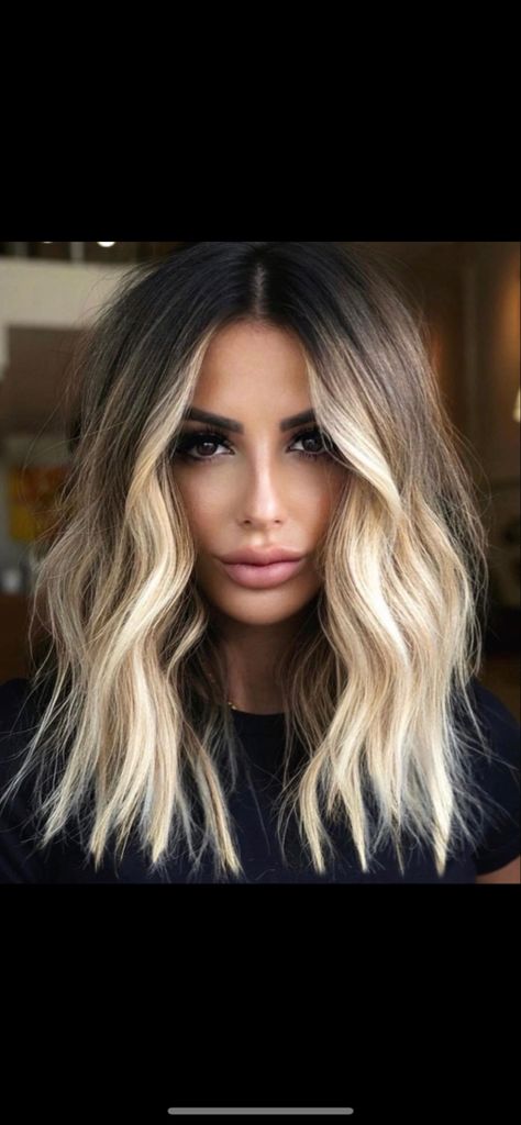 Brown Roots Blonde Hair Medium Length, Blonde Balayage Medium Hair Mid Length, Dark Brown Roots With Blonde Balayage, Hi Contrast Balayage, Color Melt Brown To Blonde, Shadow Root Blonde Balayage Fall, Fall Blonde Hair Color Root Melt, Balayage Hair Shadow Root, Blonde Balayage Fall 2023