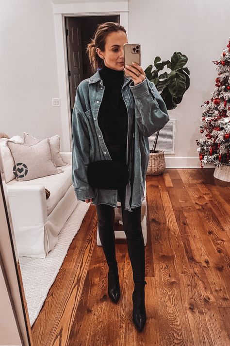 Sherpa Denim Jacket Outfit, Fashion Outfits For Winter, Leather Leggings Casual, Oversized Denim Jacket Outfit, Hello Fashion Blog, Angela Lanter, Date Night Looks, Outfits For Winter, Leggings Outfit Casual