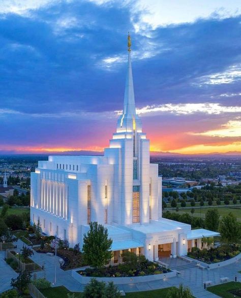 Rexburg, Idaho LDS temple  | Photo: Josh Packer Gospel Photography, Rexburg Temple, Lds Temple Art, Lds Artwork, Temple Photo, Lds Temple Pictures, Later Day Saints, Rexburg Idaho, Mormon Temples