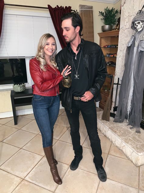 Emma Swan Costume, Hook Once Upon A Time, Captain Hook Costume, Swan Costume, Couple Halloween Costume, Costumes 2024, Halloween Costume Idea, Killian Jones, Emma Swan