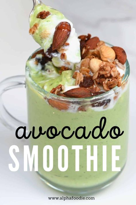 Creamy Banana Avocado Smoothie Banana Avocado Smoothie, Avocado Smoothie Bowl, Almond Milk Smoothie Recipes, Green Smoothie Bowl Recipe, Thick Smoothie, Smoothie Bowl Recipe Healthy, Avocado Smoothie Recipe, Blueberry Smoothie Recipe, Mango Banana Smoothie