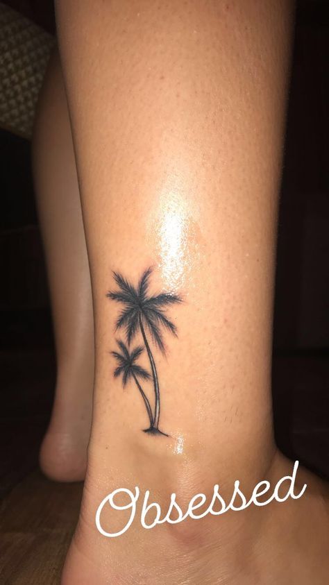 Beach Inspired Tattoos, Turtle Tattoo Designs, Cute Hand Tattoos, Palm Tattoos, Foot Tattoos For Women, Petite Tattoos, Palm Tree Tattoo, Inspiration Tattoo, Tattoos For Black Skin