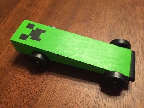 Pinecraft Creeper - Minecraft Pinewood Derby Car. #CubScouts #PinewoodDerby #Minecraft Awana Grand Prix Car Ideas, Derby Car Ideas, Pinewood Derby Templates, Pinewood Derby Cars Templates, Boy Scout Activities, Cub Scouts Bear, Car Template, Cub Scout Activities, Pinewood Derby Car