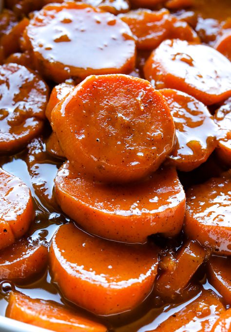 Candied Yams recipe. Yams or Sweet Potatoes candied in brown sugar cinnamon spiced bourbon sauce. Candied Yams Easy, Southern Candied Yams, Baked Candied Yams, Bourbon Sweet Potatoes, Candied Yams Recipe, Canned Yams, Sweet Potato Thanksgiving, Potato Candy, Candied Yams