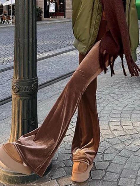 2023 Buy Solid Velvet Elastic Waist Flare Leg Pants under US$25 in Pants Online Store. Free Shipping with US$69+. Check reviews and buy it today. Style: Casual/Street/Punk/Vintage/Hip Pop Fabric Content: Acrylic Fit Type: Slim Fit Use code pin23 for an extra 23% off! #newyear #newyearseve #christmas #spring #summer #summerstyle #streetstyle #outfits #ootd #trendyoutfits #fashionista #casualoutfits #flared Bellbottom Pants Outfits, Grunge Summer Outfits, Platform Shoes Sandals, Velvet Flare Pants, Velvet Design, Street Punk, Velvet Flares, Trendy Fits, Baby Tees Y2k