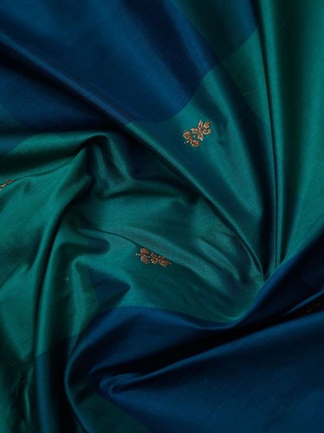 Blue Silk Saree, Simple Saree Designs, Indian Sari Dress, Modern Saree, Sari Blouse Designs, Indian Saree Blouse, Indian Silk Sarees, Indian Saree Blouses Designs, Simple Sarees