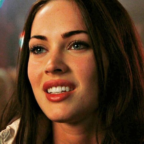 Megan fox3 Megan Fox 2009, Bardot Makeup, Megan Fox Eyebrows, Megan Fox Face, Jennifers Body Megan, Megan Fox Jennifer's Body, Megan Fox Makeup, Jennifer’s Body, Megan Fox Hair