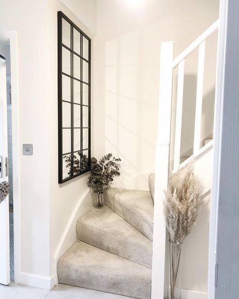 Stair Hallway Decor, Small Staircase Ideas, Stair Landing Decor, Stairs And Hallway Ideas, Landing Decor, Small Staircase, Staircase Wall Decor, Hallway Colours, Dining Table Light