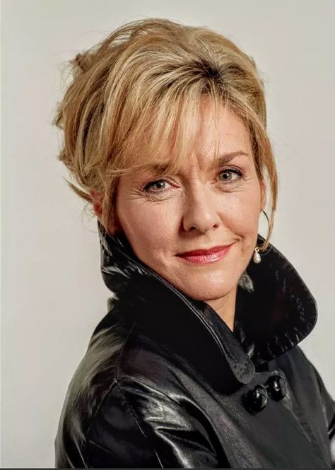 Amanda Burton, Silent Witness, Star Trek Original, Celebrity Beauty, Aging Gracefully, Star Trek, Celebrities, Tv, The Originals