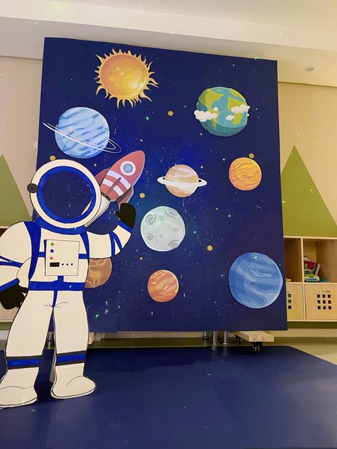 Concert Themes For Preschool, Galaxy Photo Booth, Photobooth Ideas For School, Space Corner Preschool, Exhibition Theme Ideas, Space Photobooth, Photobooth Ideas Events, Space Theme Backdrop, Space Photo Booth