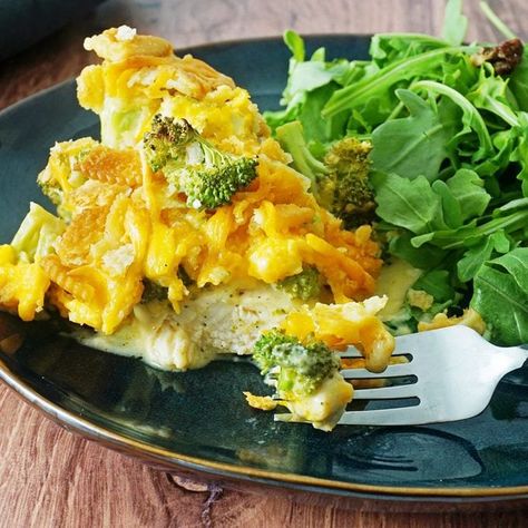 Copycat Cracker Barrel Broccoli Cheddar Chicken Recipe Cracker Barrel Broccoli Cheddar Chicken, Cracker Barrel Broccoli, Cracker Barrel Hash Brown Casserole, Cracker Barrel Copycat Recipes, Cracker Barrel Chicken, Cracker Barrel Recipes, Copycat Cracker Barrel, Broccoli Cheddar Chicken, Cheddar Chicken