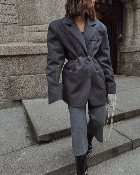 Oversize Blazer Outfit, Grey Blazer Outfit, Fashion Gone Rouge, Belted Blazer, Blazer Outfit, Fall Outfits For Work, Grey Outfit, Grey Blazer, Blazer Outfits