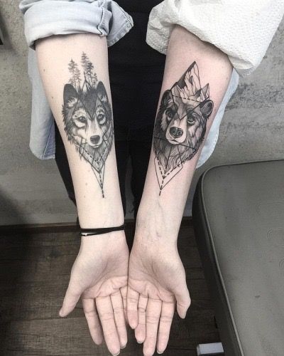 Beer Tattoos, Small Wolf Tattoo, Twin Tattoos, Bear Tattoo Designs, Totem Tattoo, Wolf Tattoo Sleeve, Small Rose Tattoo, Bear Tattoos, Inspiration Tattoos