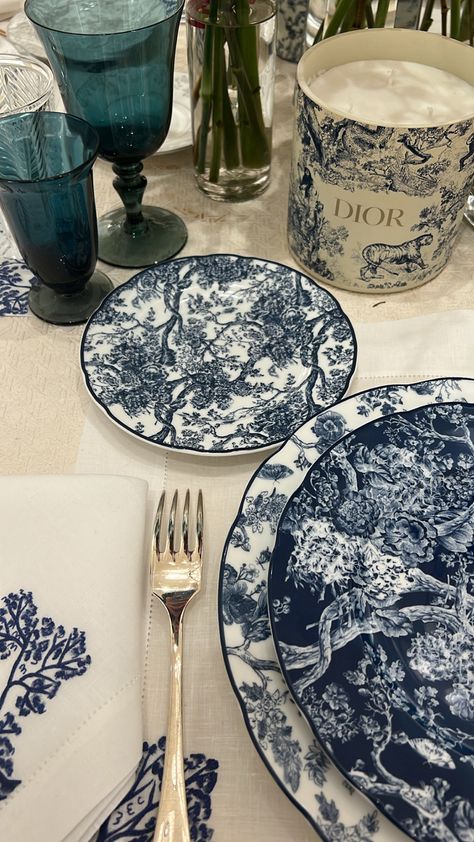 Hair Trend 2023, Manhattan Upper East Side, Spode Blue Italian, Crockery Design, Crockery Set, Italian Salad, Antique Dishes, Vintage Dinnerware, Plates Set