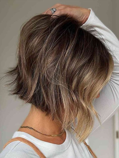 Blonde to Lived-In Brunette Balayage Dark Bob With Highlights, Short Choppy Bobs, Asymmetrical Bob Short, Short Pixie Bob, Textured Haircut, Textured Bob, Hair Dark, Silver Blonde, Peinados Fáciles Para Cabello Corto