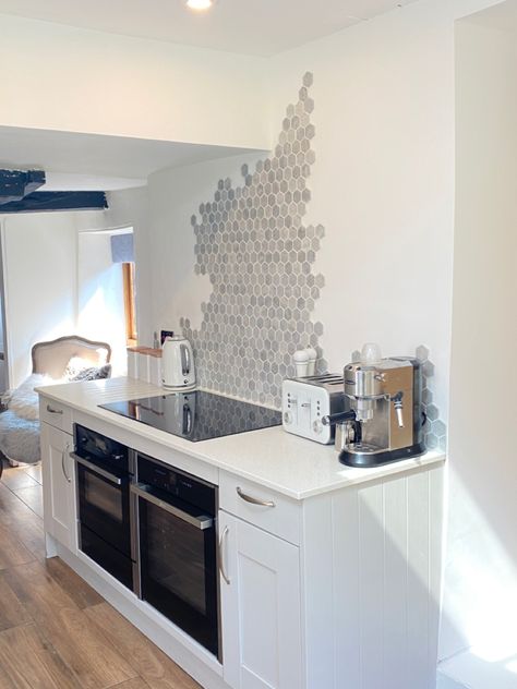 Backsplash Kitchen Hexagon, Tiled Wall, Hexagon Wall Tiles Kitchen, Hexagonal Kitchen Tiles, Hexagon Tiles Kitchen, Hexagonal Tiles Bathroom, Hexagon Backsplash Kitchen, Hexagon Backsplash Tilebar, Hexagon Kitchen Backsplash