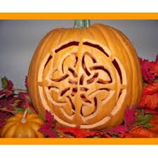 pumpkin vine carving - Google Search Cute Pumpkin Decorating Ideas, Celtic Ornaments, Amazing Pumpkin Carving, Pumpkin Pictures, Carved Pumpkins, Halloween Pumpkin Carving, Pumpkin Carving Patterns, Halloween Pumpkin Designs, Tall Pumpkin