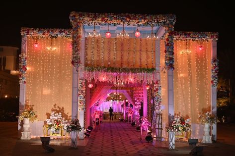 Wedding Planner in Gorakhpur Leaf Decor Wedding, Wedding Tent Decorations, Engagement Stage Decoration, Wedding Gate, Simple Stage Decorations, Night Wedding Decor, Gate Decoration, Wedding Stage Backdrop, Wedding Hall Decorations