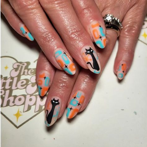 Retro Halloween Nail Art, Popular Nail Ideas Almond, Mid Century Modern Nail Art, Mcm Nails Design, Mid Century Outfits, Cat Manicure, Nail Tech Outfits For Work, Retro Fall Nails, Groovy Halloween Nails