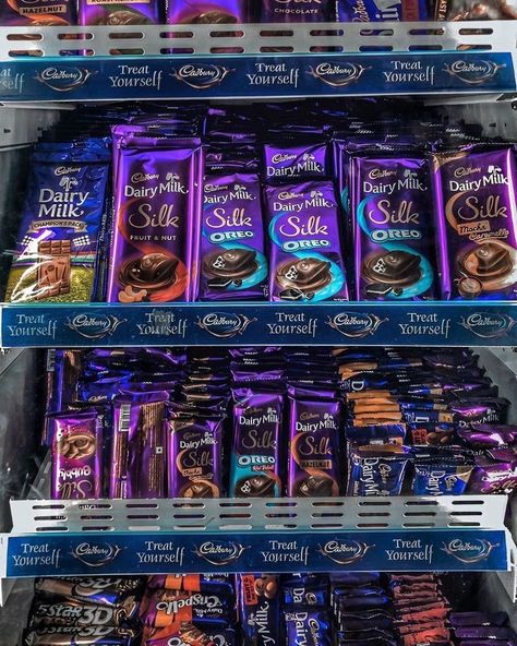 Dairy Milk Chocolate Snap, Silk Oreo, Fini Tubes, Cadbury Chocolate Bars, Chocolate Tumblr, Chocolate Fantasy, Oreo Treats, Dairy Milk Silk, Milka Chocolate