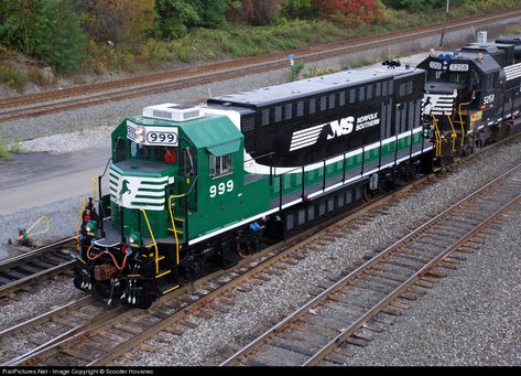 Altoona Pennsylvania, Southern Rail, Train Pics, Train Locomotive, Locomotive Engine, Railroad Pictures, Southern Railways, Norfolk Southern, Train Times