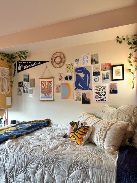 college dorm inspo cozy college dorm inspo cozy  pink college dorm inspo cozy  green college dorm inspo cozy  blue college dorm room inspo cozy Thrifted Dorm Room, Cozy Dorm Ideas, Warm Dorm Room Aesthetic, Granola Girl Dorm Room, Green College Dorm, Blue College Dorm, Granola Girl Room, Blue Dorm Room Aesthetic, Eclectic Dorm Room