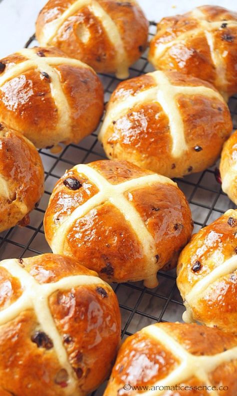 Eggless Hot Cross Buns Recipe - Aromatic Essence Cross Buns Recipe, Cloves Spice, Hot Cross Buns Recipe, Buns Recipe, Big Bun, Hot Cross Buns, Bun Recipe, Cross Buns, Dried Fruits